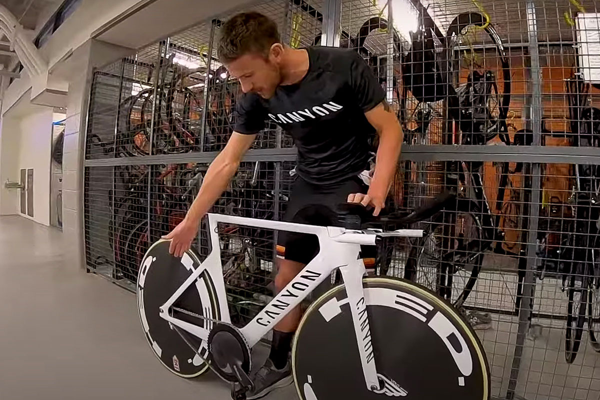 Lionel Sanders Destroys Canadian Hour Record Triathlon Vibe
