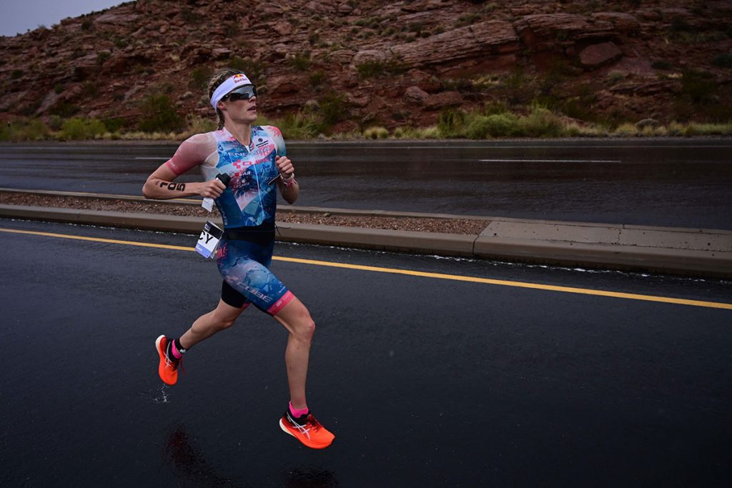 Lucy Charles-Barclay - Ironman 70.3 World Championship 2021 run